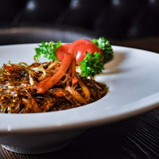 Spaghetti di soia con frutti di mare