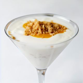 Yogur griego, chutney de mango y crumble de frutos secos