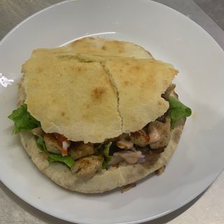 Пилешко в питка