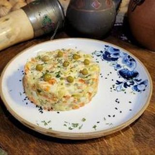 ოლივიეს სალათი (ქათმის ფილე)