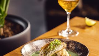 სიბასის ფილე ქეშიუს თხილის სოუსით