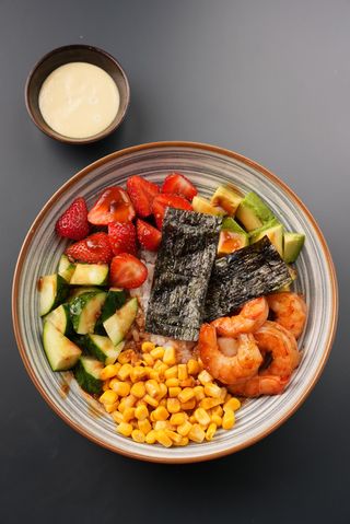 Poke bowl shrimps