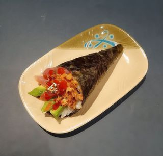 Temaki Atún Picante (1 Pieza)