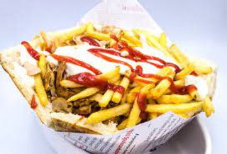 Kebab w bułce z frytkami duży