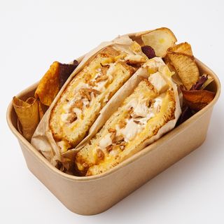 Chicken & cheese sándwich