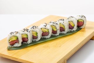 79 Uramaki tonno avocado