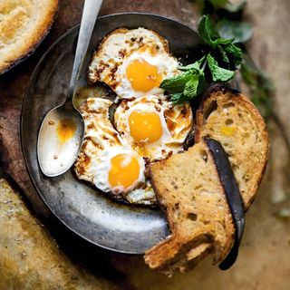 3 Œufs Au Plat + 1 Accompagnement