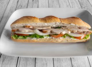 Bocadillo De Escalope De Pollo Con Mayonesa