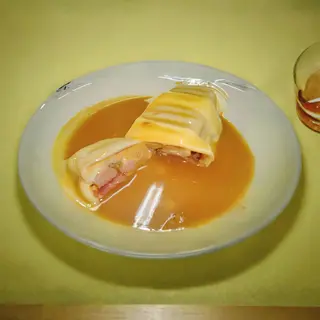 Francesinha Especial em Pão de Cachorro