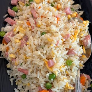 Arroz frito con tres delicias