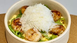 Scrambled eggs with glazed shrimps