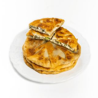 Plăcintă cu brȃnză de vaci și verdețuri