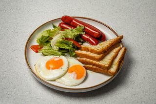 Яичница с колбасой (200 г)