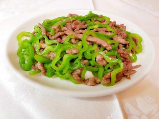 Ternera con pimientos verdes