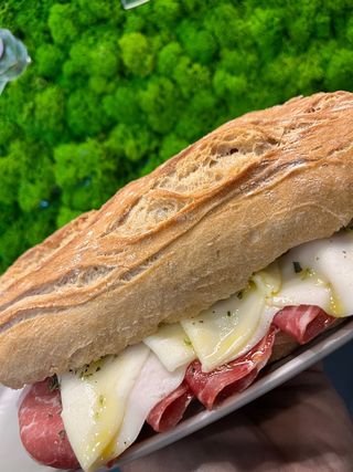 ciabatta rustica Pancetta, provola dolce, olio EVO, origano