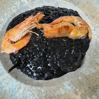 Ризото неро с морски дарове (400г)