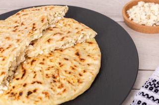 Placinta Dorului cu brânză și cozi de ceapa verde