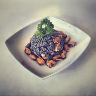 Crni rižoto sa morskim plodovima 300g