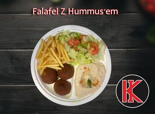 Falafel z Baba Ghanouz na talerzu