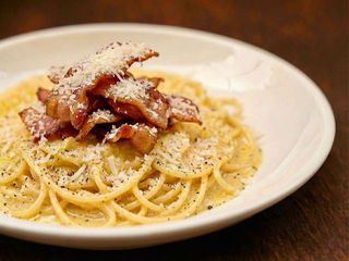 Carbonara na żołtkach z boczkiem