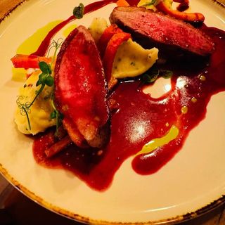 PIEPT DE RATA CU SOS DE VIN ROSU