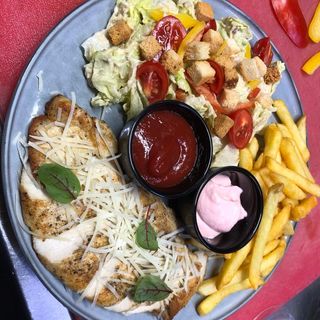 Куриное филе с картофелем фри