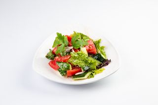 Салат из свежих овощей с маслом