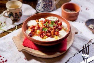 MAMALIGA CU BRANZA, SMANTANA SI KAYZER