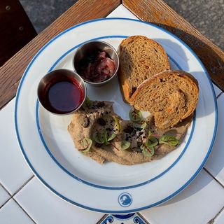 Ванільний паштет з вишневим джемом