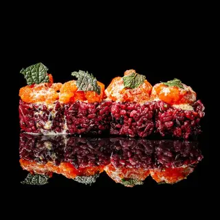 B8 Black salmon roll