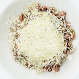 Тартар із телятини з пармезаном та зеленим Песто