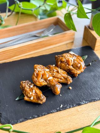 Крильця в соусі Унагі-Чілі (230г)