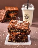Brownie with walnuts