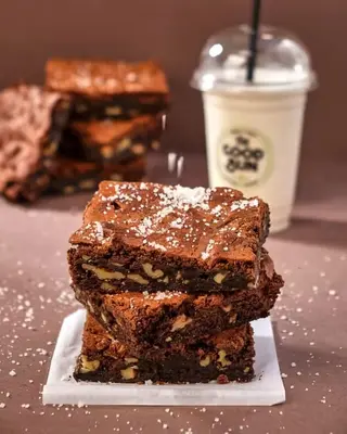 Brownie with walnuts