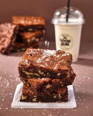 Brownie with walnuts
