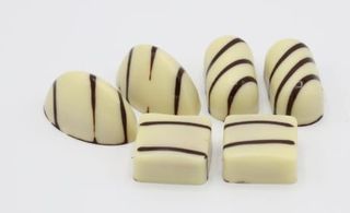 Blanche Neige Praline Amande Hachées Noisette Crispy Réf 010A5330