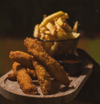 Pohovani pileći štapići + Coca-Cola