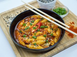 Токпоккі гострі з овочами (250g)