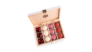 Kolekcja pralin w małej skrzynce