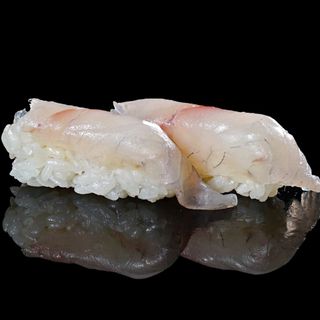 141 Nigiri branzino 2 pezzi