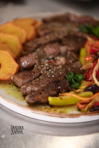 Biftek u sosu od vrganja