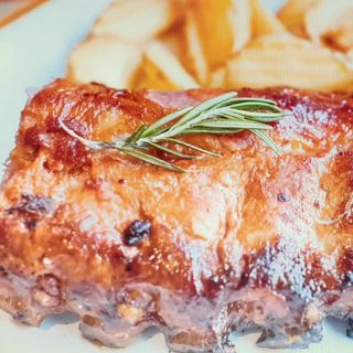 Costilla de Cerdo con patatas fritas