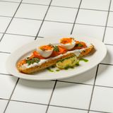 Брускетта с лососем