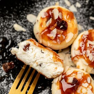 Сирники з родзинками (14шт). Продукт заморожений.