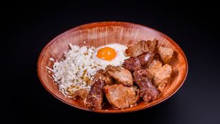 Tochitură în untură cu ou și brânză