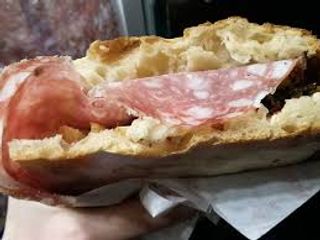 Schiacciata salame toscano e provola affumicata