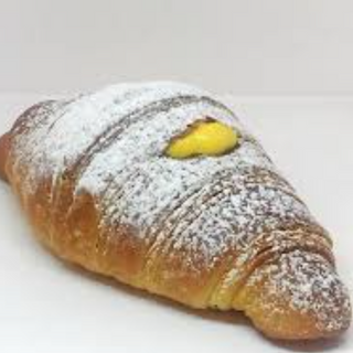 Cornetto alla crema artigianale