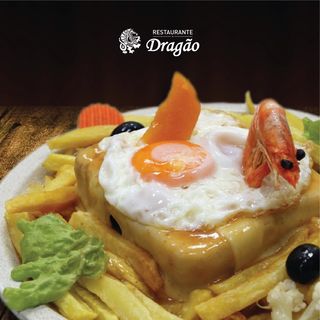 Francesinha Especial com Batata e Ovo
