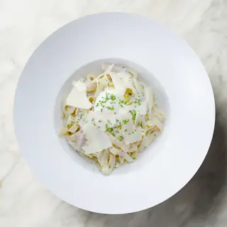 Tagliatelle a la carbonara clásica 