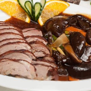 Pato Con Bambú Y Setas